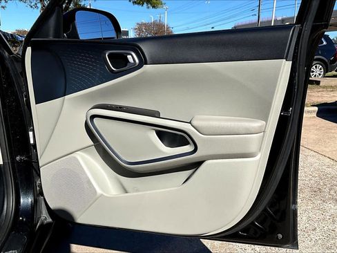 Certified 2023 Kia Soul EX image 22