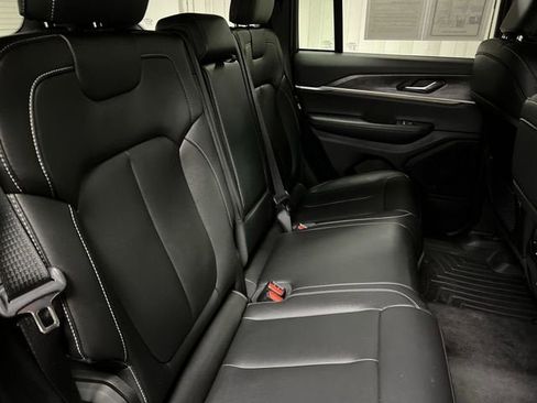 Used 2024 Jeep Grand Cherokee Limited w/ Black Appearance Package image 27