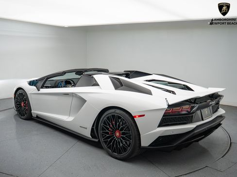 Used 2019 Lamborghini Aventador S image 16
