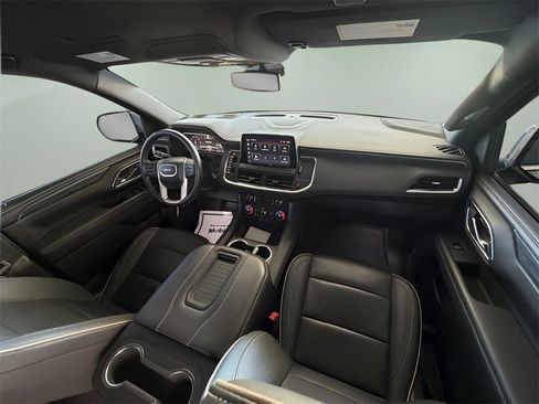 Used 2023 GMC Yukon XL SLT w/ SLT Luxury Package image 25