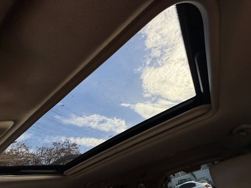 Used 2011 Nissan Pathfinder LE w/ Navigation Pkg image 22