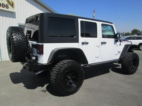 Used 2018 Jeep Wrangler Unlimited Rubicon AWD/4WD image 6