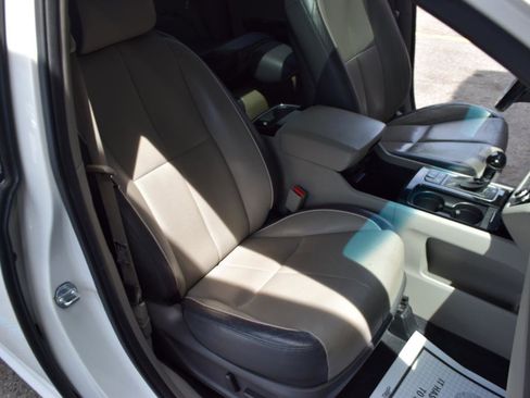 Used 2015 Kia Sedona SX FWD image 38