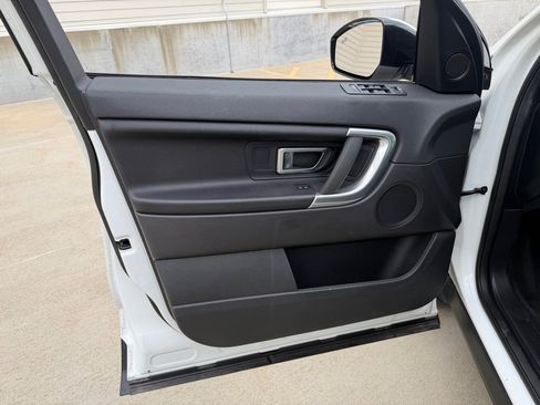 Used 2019 Land Rover Discovery Sport SE image 9
