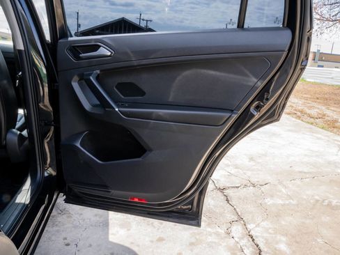 Used 2018 Volkswagen Tiguan SEL Premium image 14