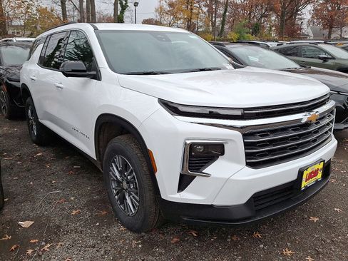 New 2026 Chevrolet Traverse LT w/ Driver Confidence Package image 2