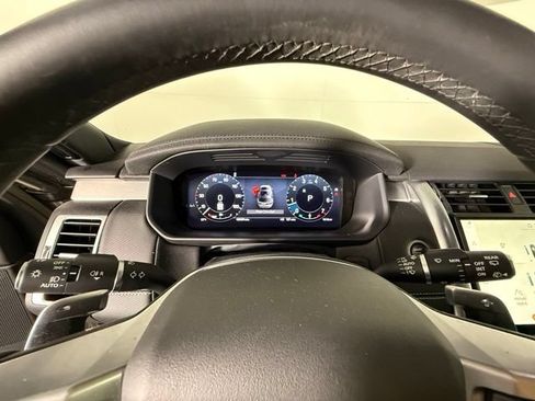 Used 2024 Land Rover Discovery Dynamic SE AWD/4WD image 20