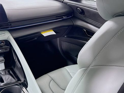 Certified 2025 Hyundai Elantra Limited FWD image 27