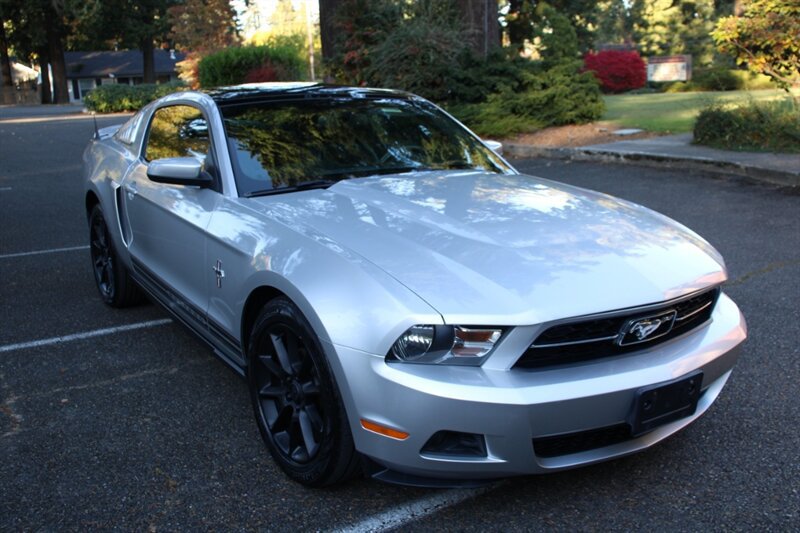 Used 2010 Ford Mustang Premium RWD image 2