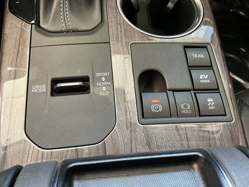 Used 2023 Toyota Highlander Limited AWD/4WD image 17