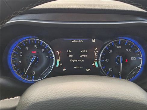 Used 2023 Chrysler Pacifica Touring-L FWD image 15