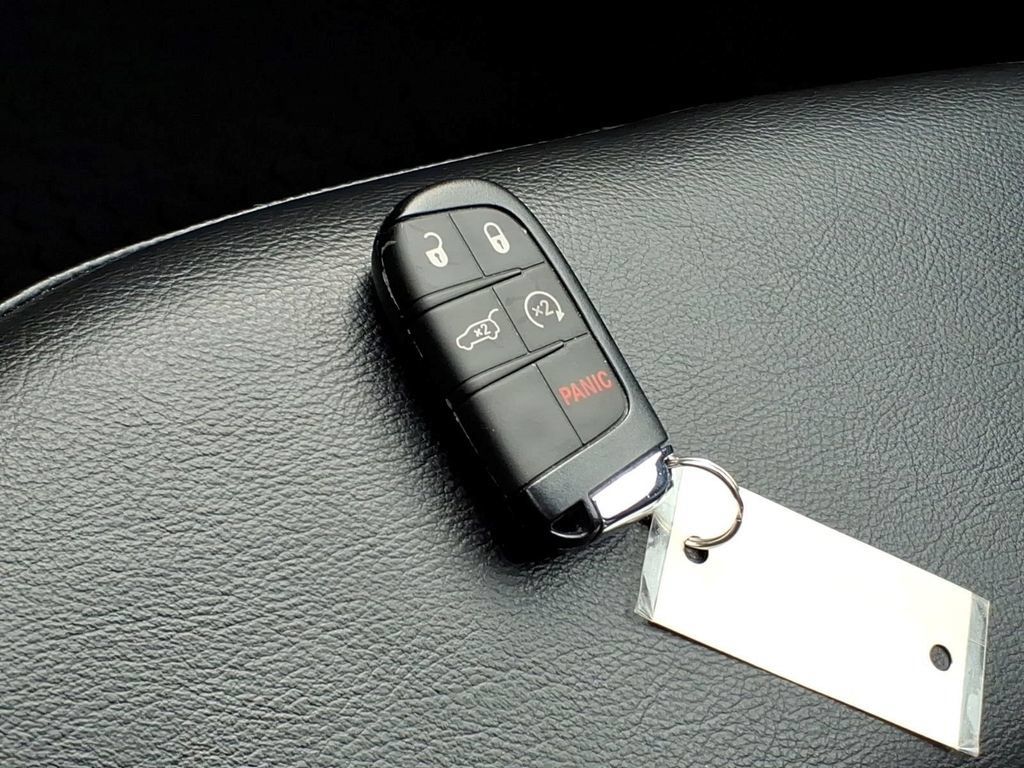 Used 2023 Jeep Compass Latitude w/ Convenience Group AWD/4WD image 24