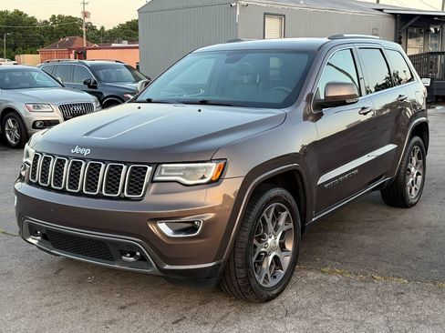 Used 2018 Jeep Grand Cherokee Limited AWD/4WD image 6