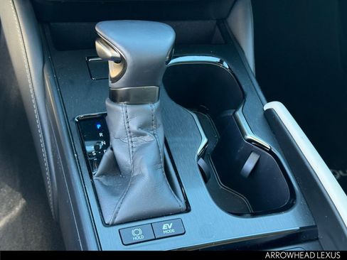 Used 2025 Lexus ES 300h w/ Luxury Package image 31