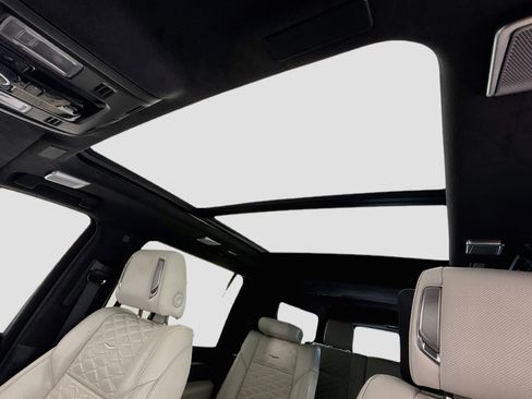 Used 2025 Cadillac Escalade ESV V AWD/4WD image 25