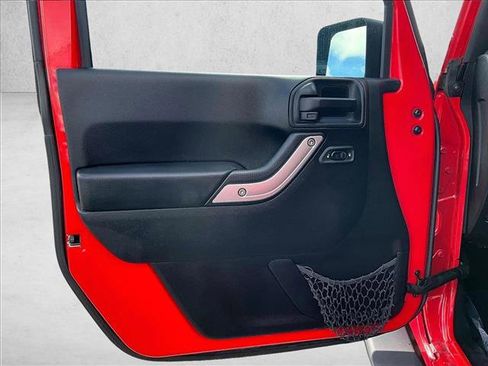 Used 2016 Jeep Wrangler Unlimited Rubicon w/ Connectivity Group image 18