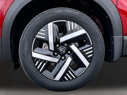 Used 2025 Nissan Kicks SV image 27