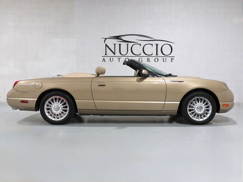 Used 2005 Ford Thunderbird image 53