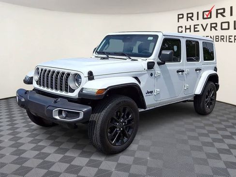Used 2025 Jeep Wrangler Unlimited Sahara w/ Safety Group AWD/4WD image 4