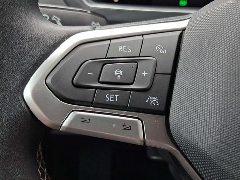 Used 2022 Volkswagen Tiguan SE AWD/4WD image 21