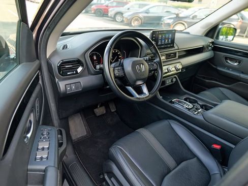 Used 2025 Honda Pilot EX-L image 16