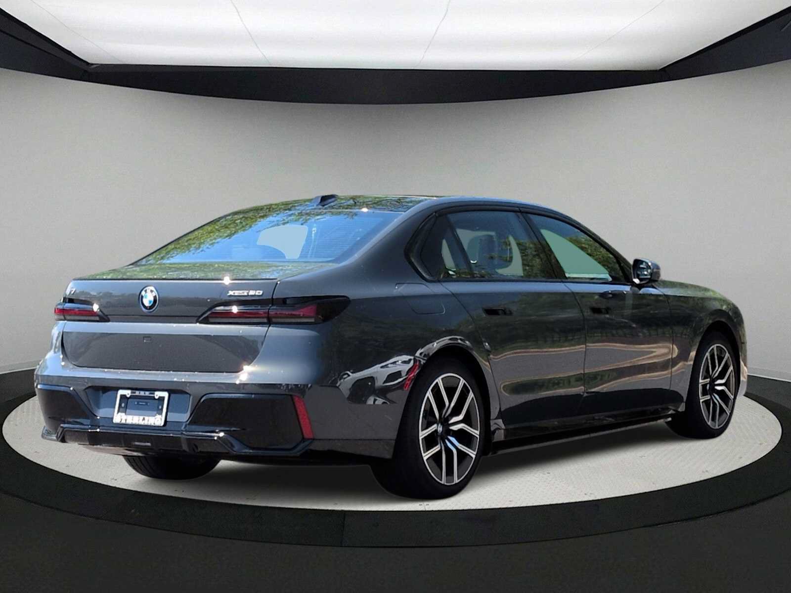 Used 2026 BMW i7 xDrive60 w/ Executive Package AWD/4WD image 8