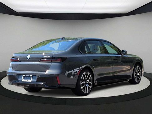 Used 2026 BMW i7 xDrive60 w/ Executive Package AWD/4WD image 8