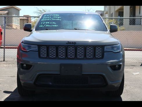 Used 2022 Jeep Grand Cherokee Laredo X AWD/4WD image 3