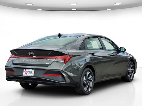 New 2025 Hyundai Elantra SEL image 9