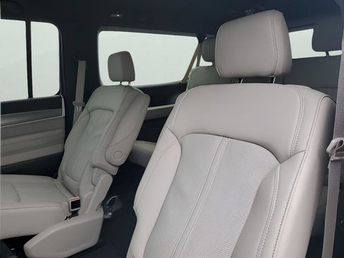 New 2026 Jeep Grand Wagoneer L 2WD image 19