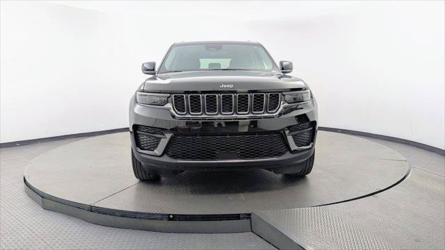 Used 2024 Jeep Grand Cherokee Laredo RWD image 12
