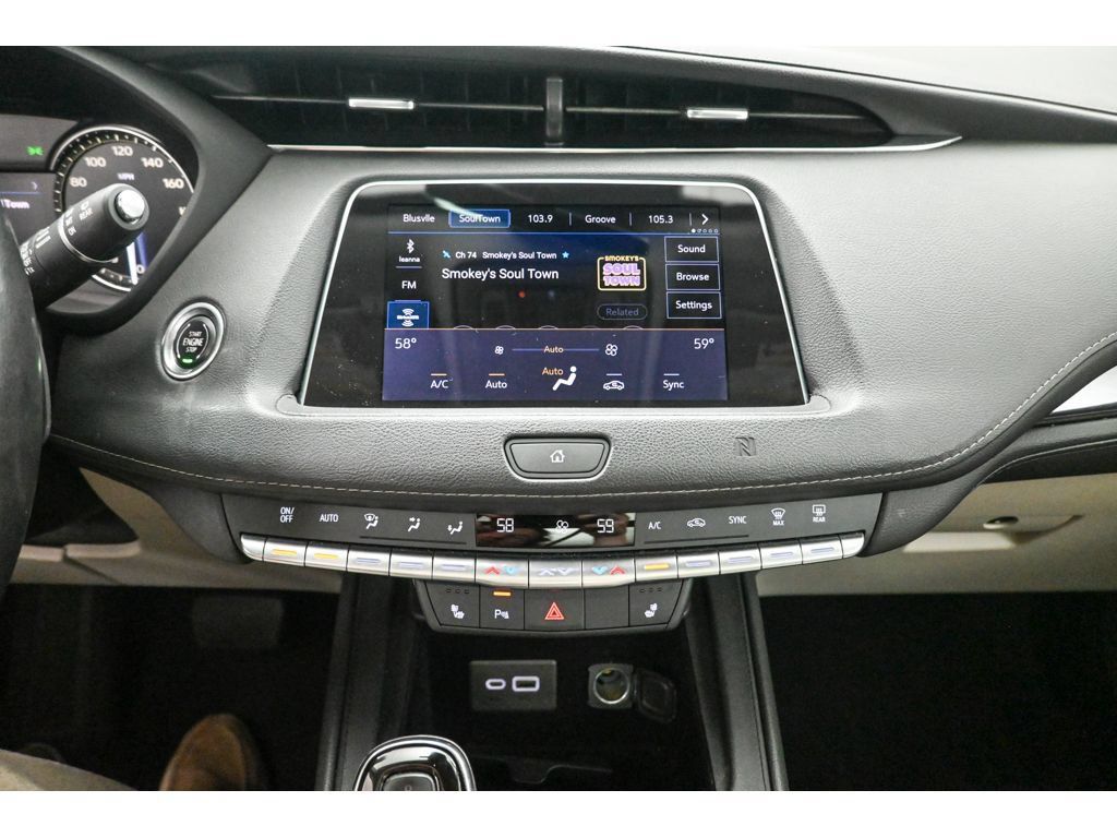 Used 2020 Cadillac XT4 Luxury w/ Cold Weather Package AWD/4WD image 17