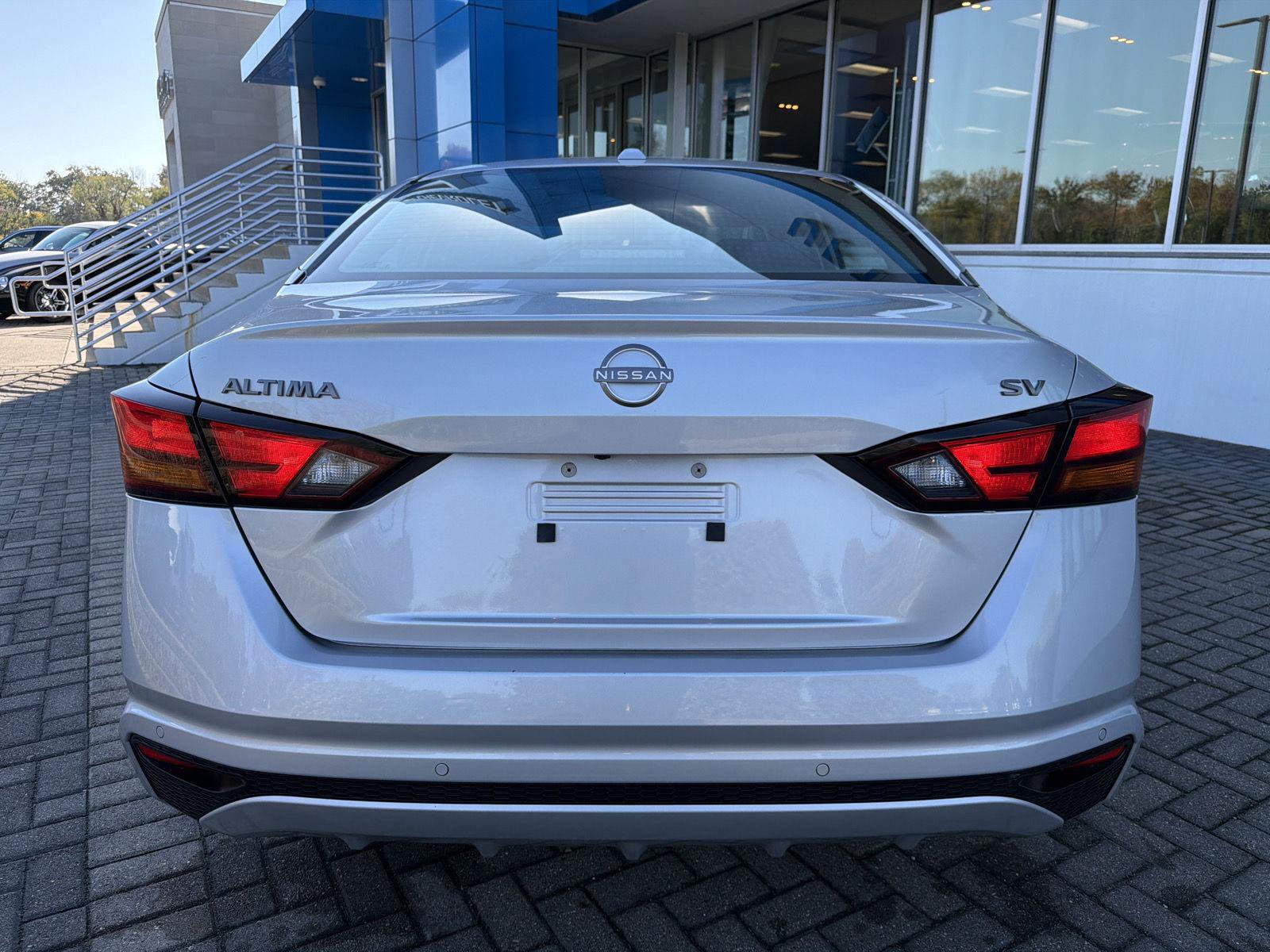 Used 2024 Nissan Altima 2.5 SV FWD image 4