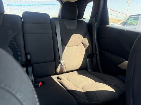 Used 2017 Jeep Cherokee Latitude w/ Cold Weather Group AWD/4WD image 58