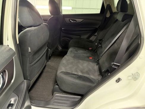 Used 2016 Nissan Rogue SV AWD/4WD image 10