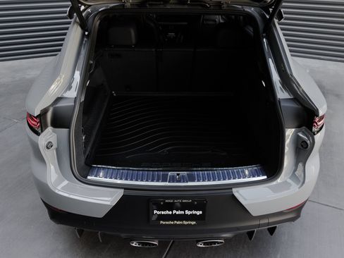 Certified 2025 Porsche Cayenne Turbo GT AWD/4WD image 32