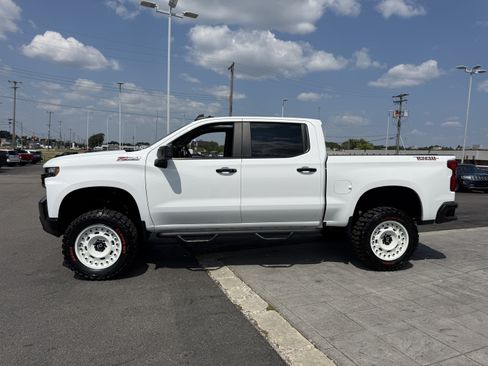Used 2021 Chevrolet Silverado 1500 LT Trail Boss w/ Convenience Package II AWD/4WD image 3