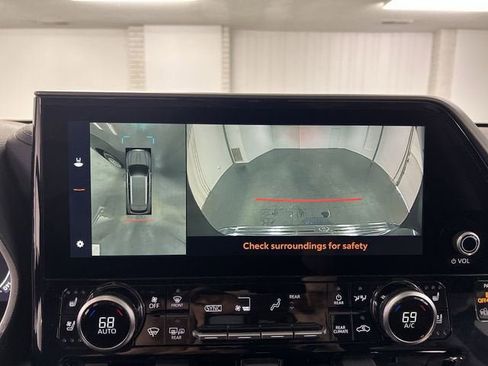 Used 2024 Toyota Highlander Limited AWD/4WD image 14