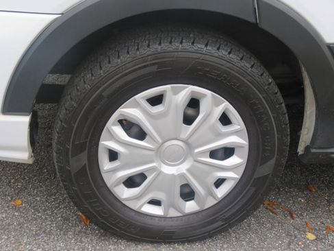 Used 2023 Ford Transit 350 XLT image 7