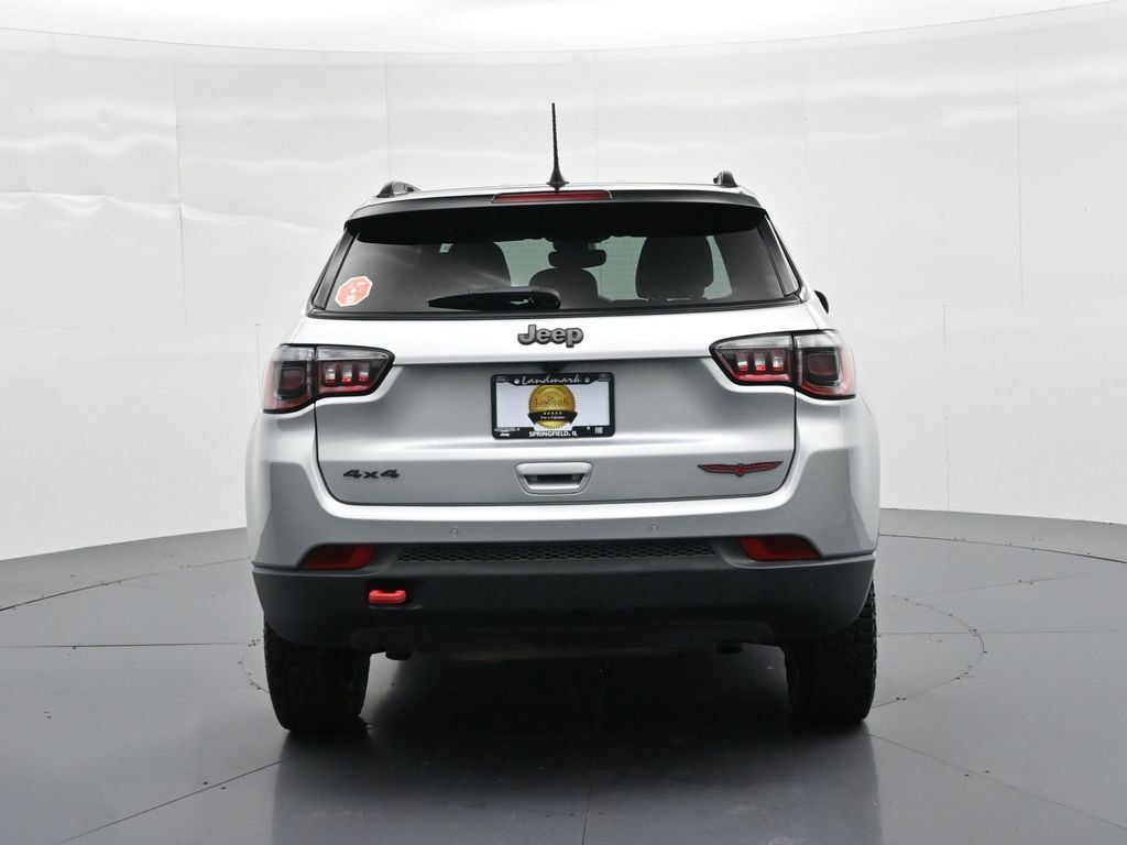 Used 2025 Jeep Compass Trailhawk AWD/4WD image 6