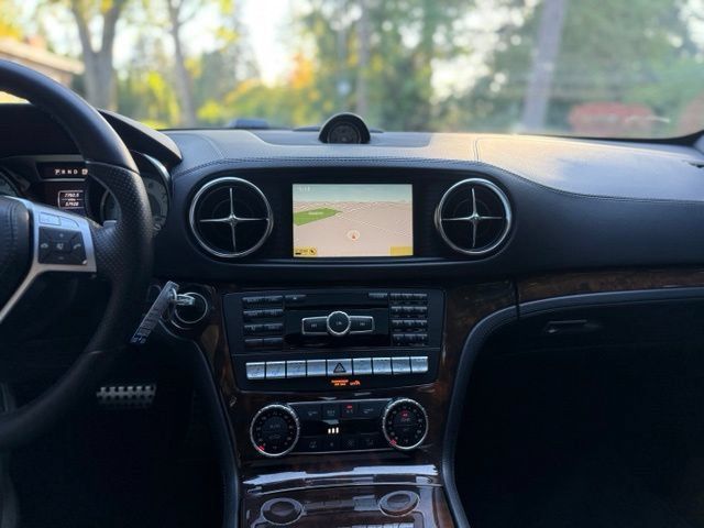 Used 2013 Mercedes-Benz SL 550 image 31