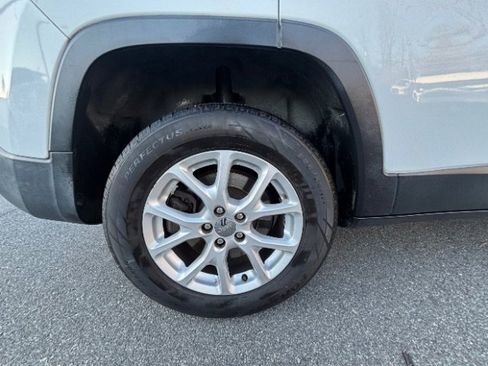 Used 2015 Jeep Cherokee Latitude image 17