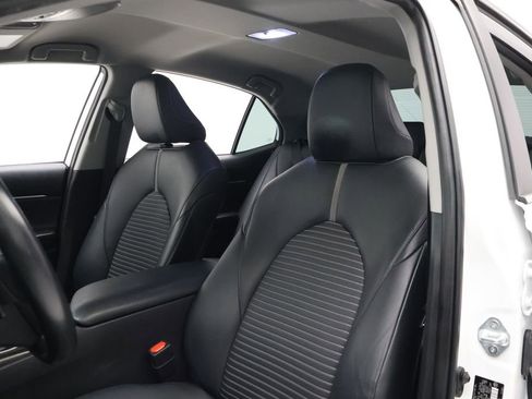 Used 2023 Toyota Camry SE image 13