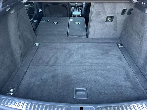 Certified 2023 Porsche Macan image 15