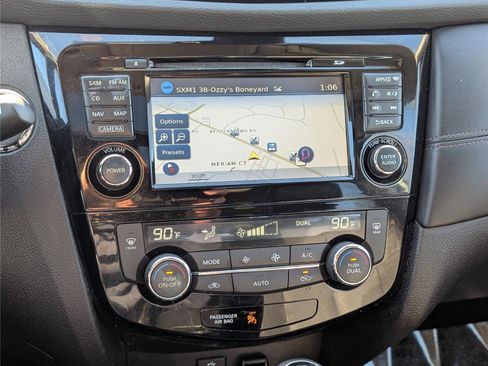 Used 2017 Nissan Rogue SL w/ SL Premium Package image 31