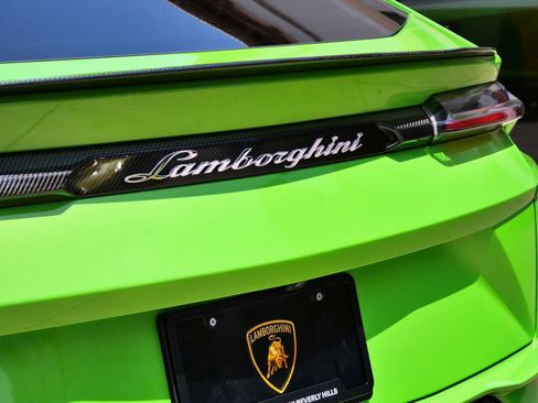 Used 2023 Lamborghini Urus Performante AWD/4WD image 25