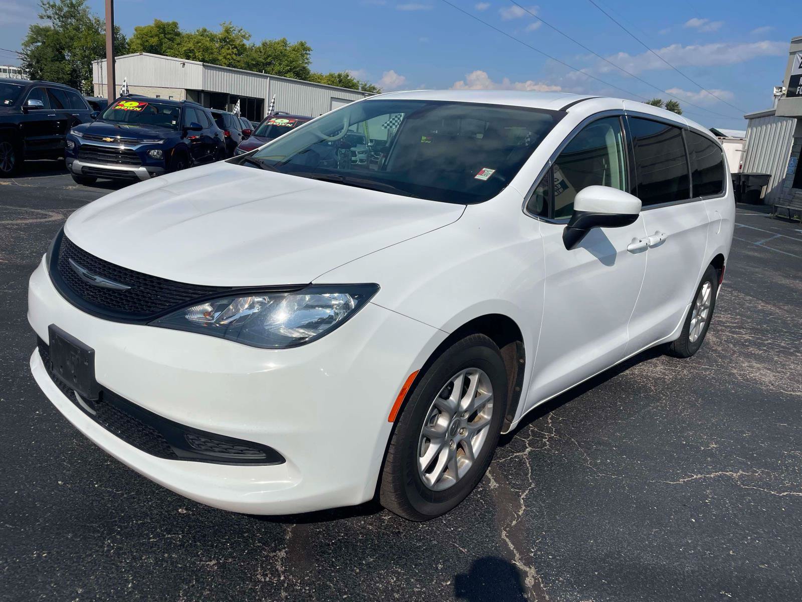 Used 2022 Chrysler Voyager LX FWD image 3