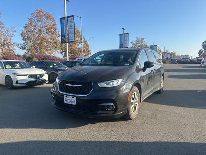 Used 2023 Chrysler Pacifica Touring-L