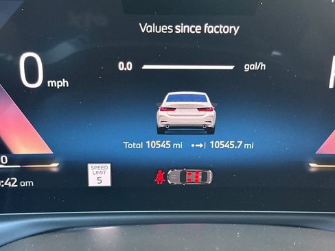 Used 2025 BMW 330i Sedan w/ Premium Package RWD image 35
