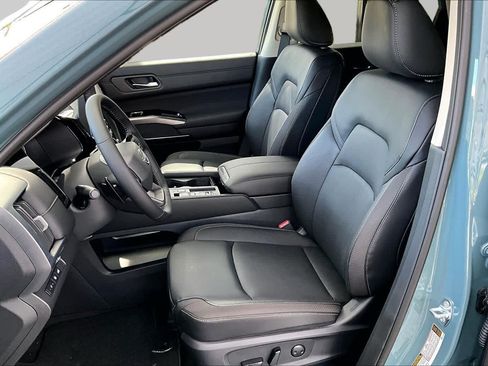 New 2026 Nissan Pathfinder SL FWD image 9